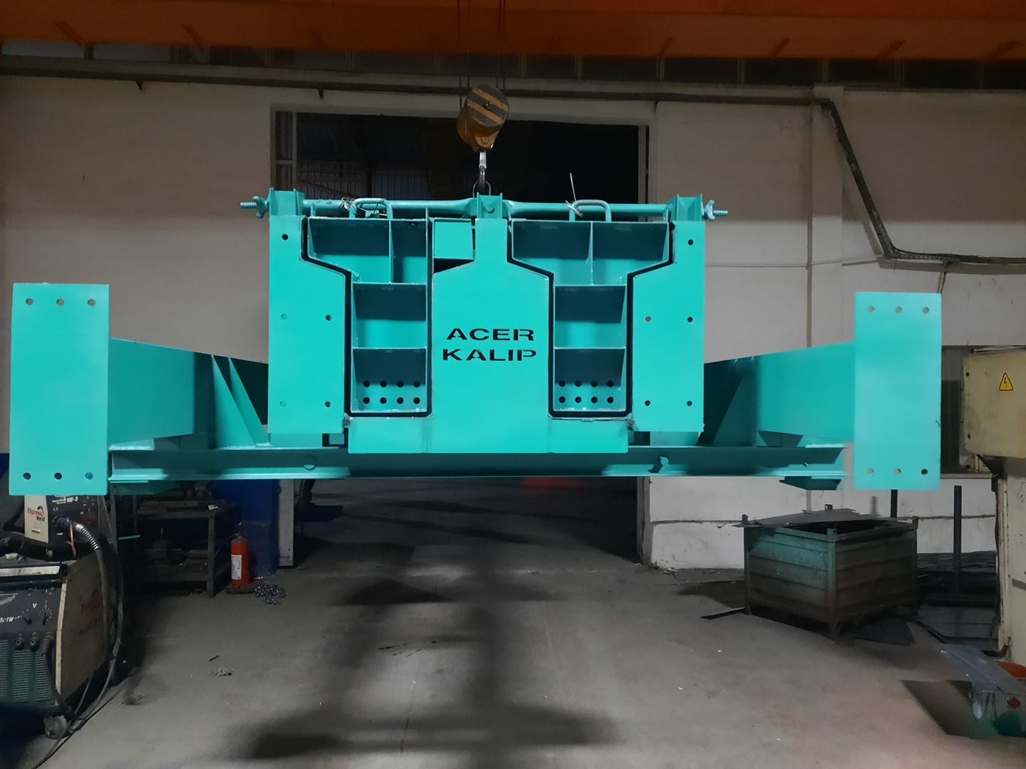 Acer Kalıp imalatı turkuaz prefabrik kolon kalıbı, fabrika içi montaj